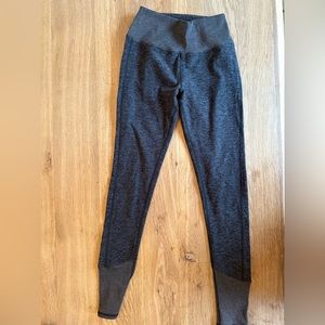 Alo Yoga - Soft Leggings - Small - Dark Grey